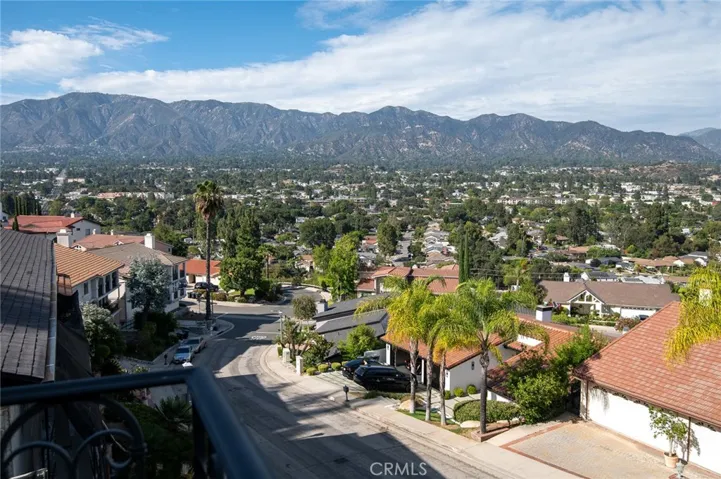 3435 Oakmont View Drive, Glendale, California 91208