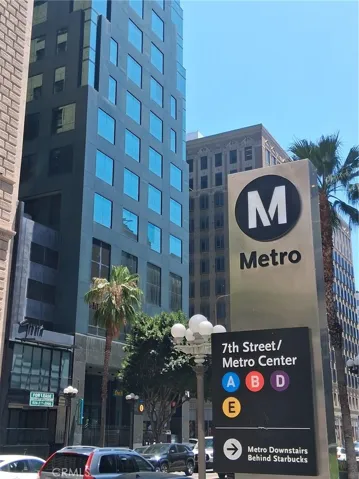 Metro rail transit proximity to 655 S Hope St