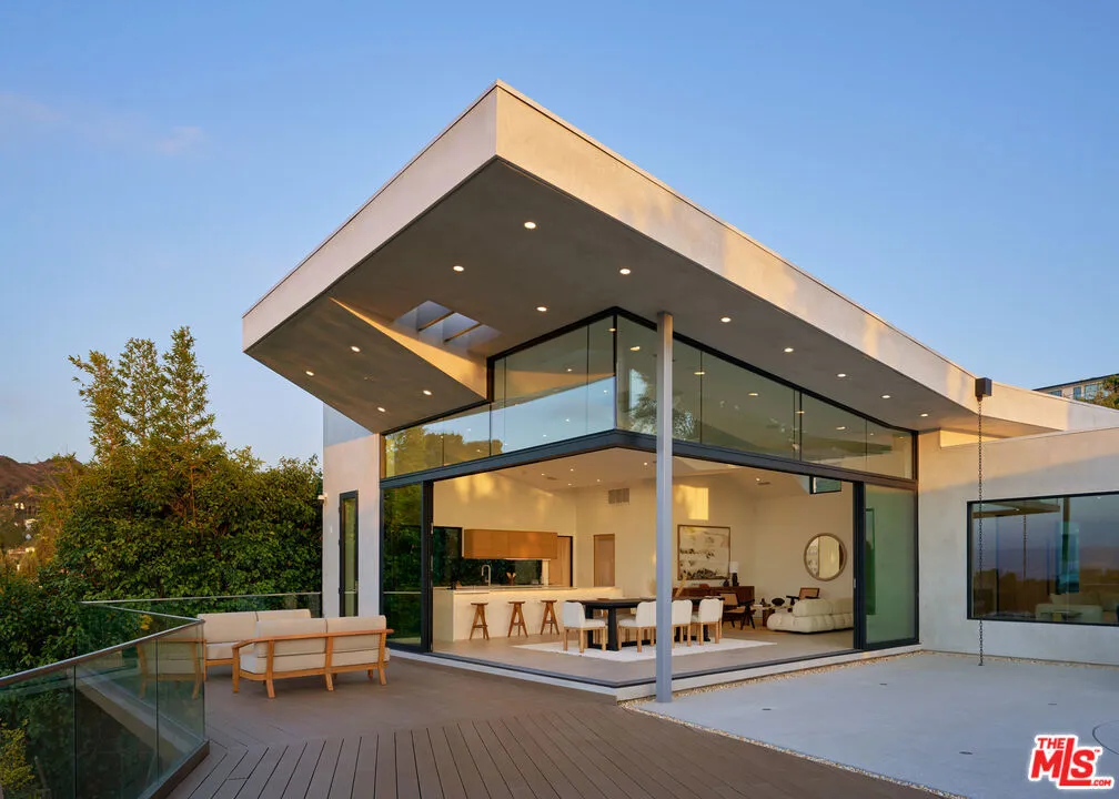 11411 Dona Teresa Drive, Los Angeles, California 91604 — photo 4