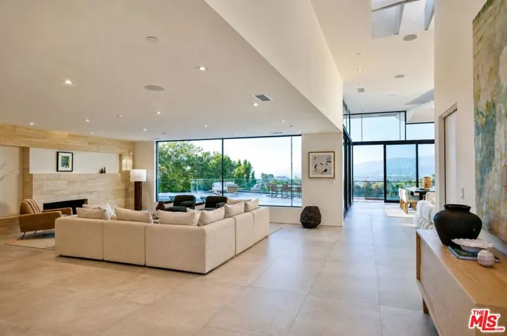 11411 Dona Teresa Drive, Los Angeles, California 91604