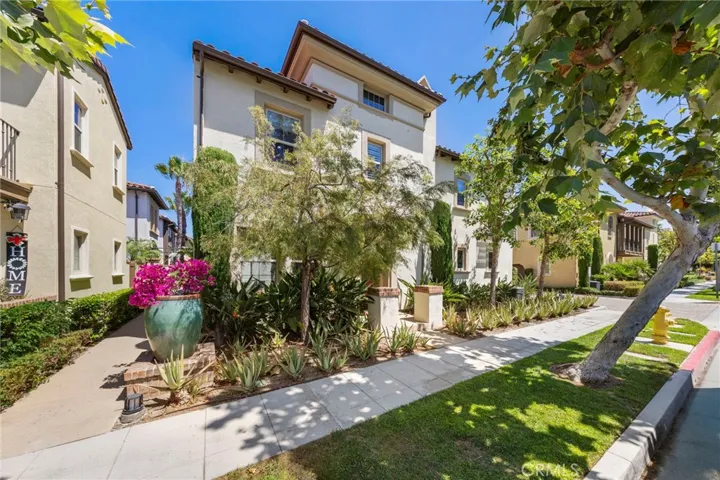 691 E Valencia Street, Anaheim, California 92805