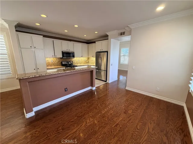 24 Redberry, Irvine, California 92618