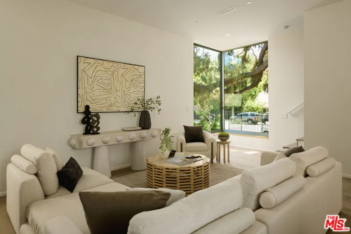 1125 Sanborn Avenue, Los Angeles, California 90029
