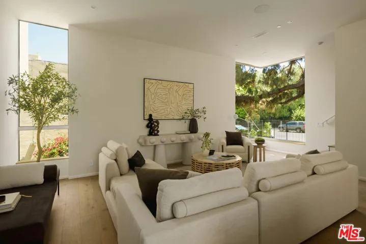 1125 Sanborn Avenue, Los Angeles, California 90029