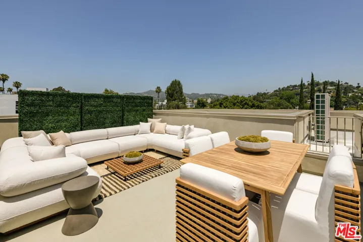 1125 Sanborn Avenue, Los Angeles, California 90029