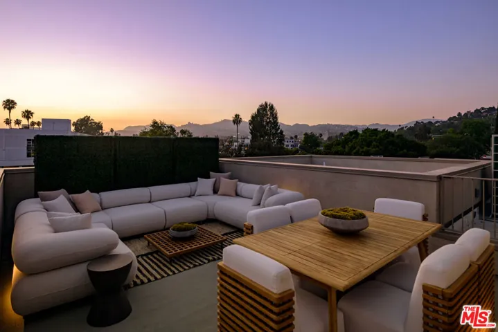 1125 Sanborn Avenue, Los Angeles, California 90029