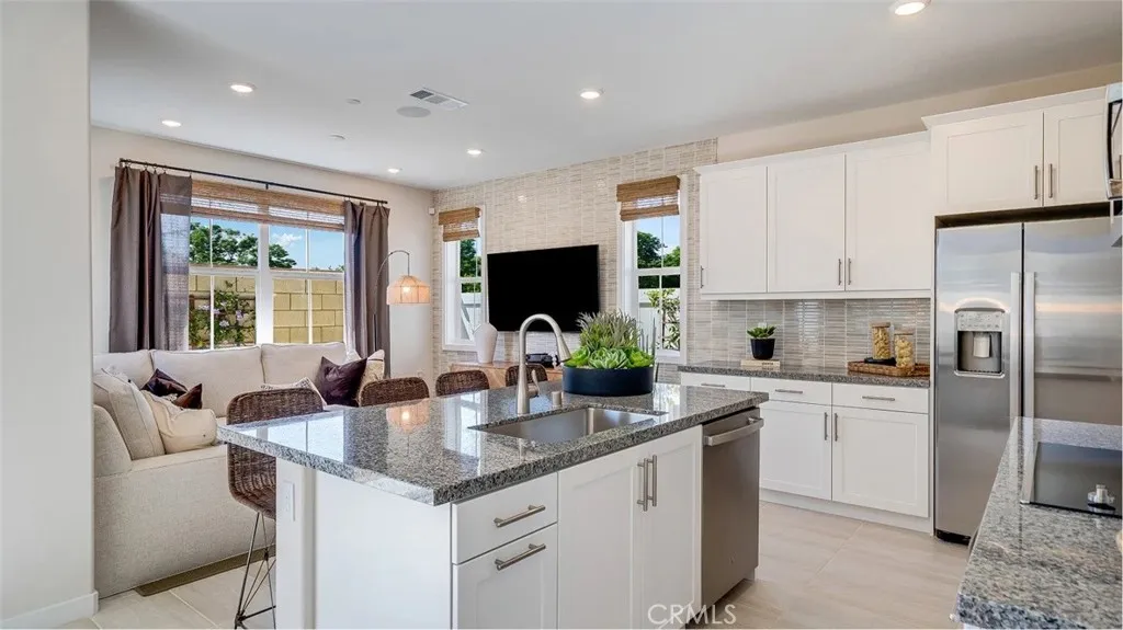 2641 E Forest Paseo