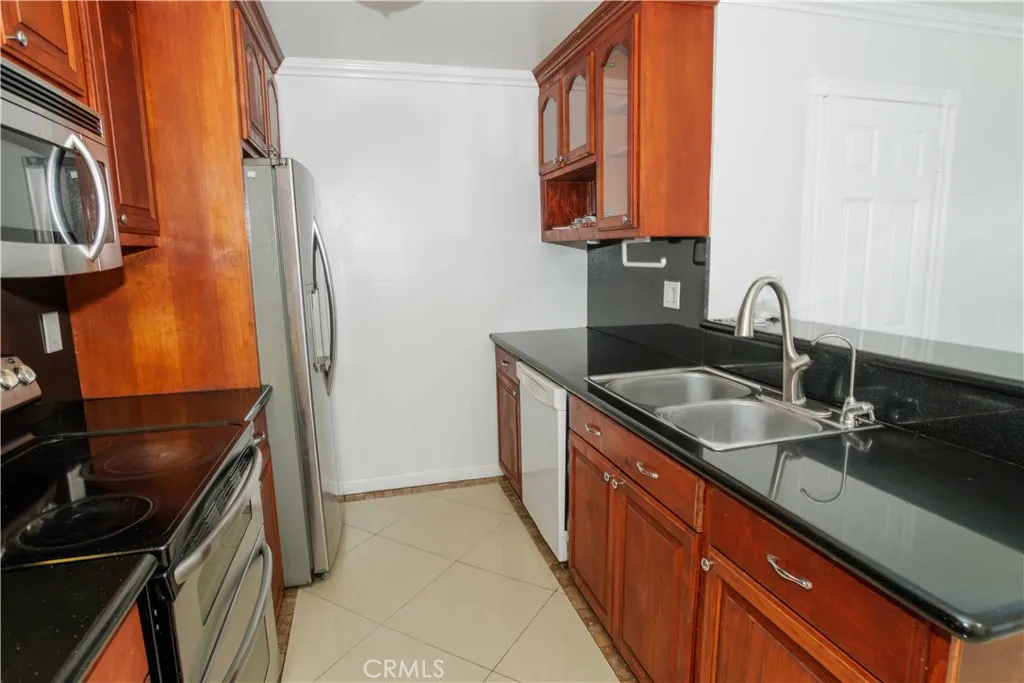 23266 Orange, Lake Forest, California 92630 — photo 5