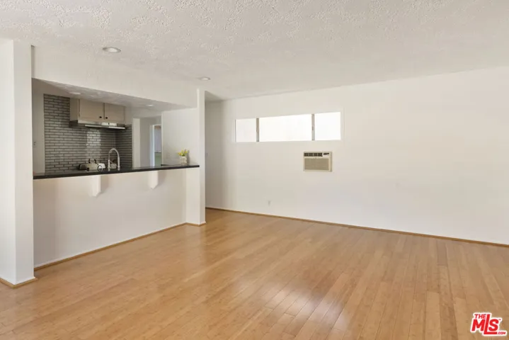 1561 Carmona Avenue, Los Angeles, California 90019