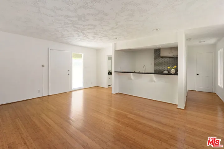 1561 Carmona Avenue, Los Angeles, California 90019
