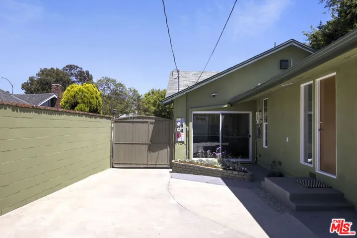 1561 Carmona Avenue, Los Angeles, California 90019