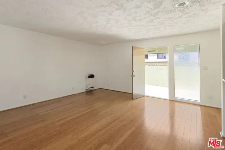 1561 Carmona Avenue, Los Angeles, California 90019
