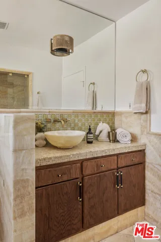 1561 Carmona Avenue, Los Angeles, California 90019