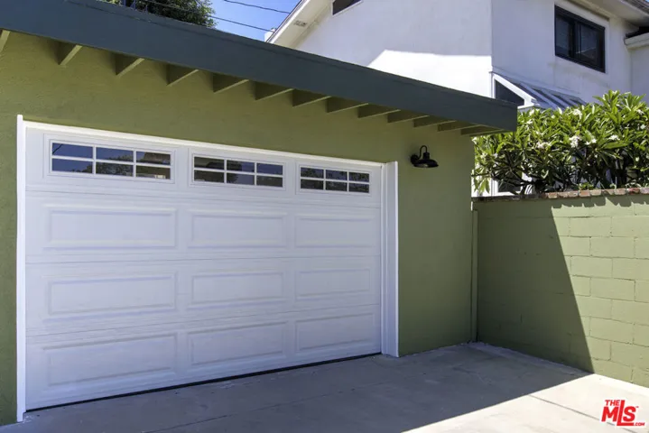 1561 Carmona Avenue, Los Angeles, California 90019