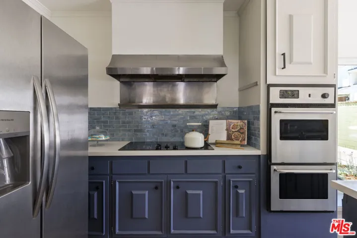 1561 Carmona Avenue, Los Angeles, California 90019