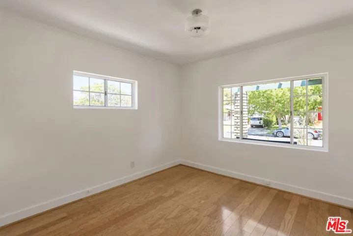 1561 Carmona Avenue, Los Angeles, California 90019