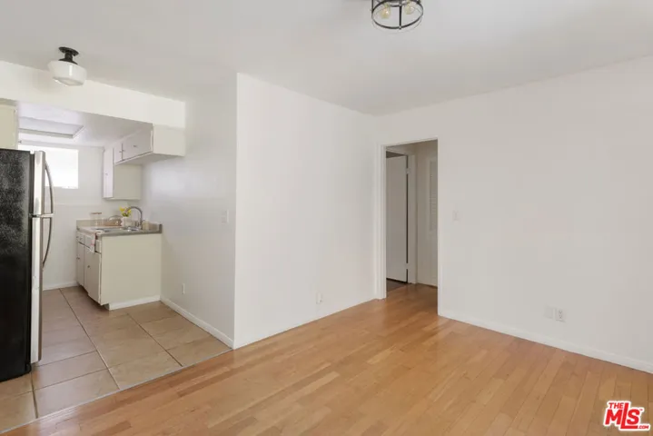 1561 Carmona Avenue, Los Angeles, California 90019