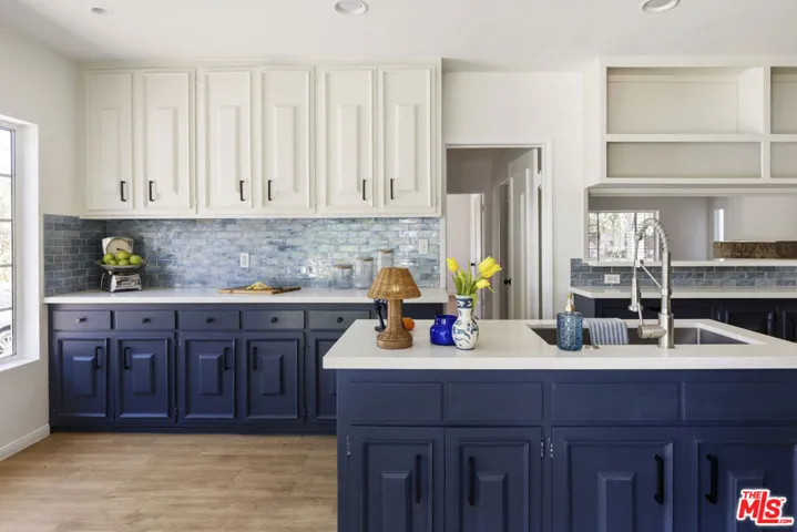 1561 Carmona Avenue, Los Angeles, California 90019