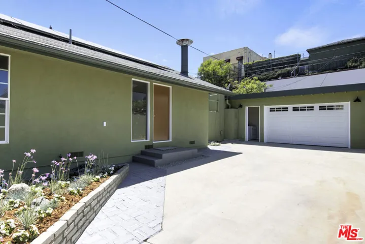 1561 Carmona Avenue, Los Angeles, California 90019