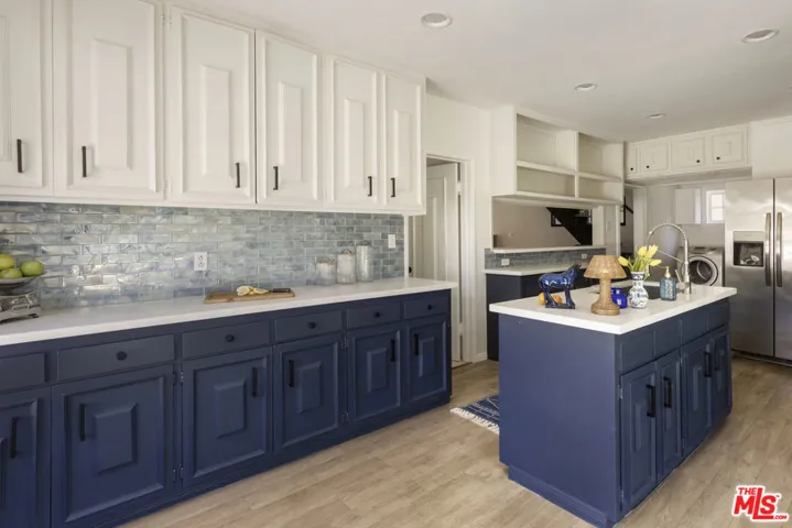 1561 Carmona Avenue, Los Angeles, California 90019