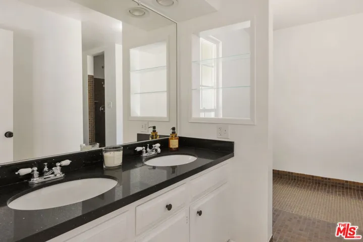 1561 Carmona Avenue, Los Angeles, California 90019