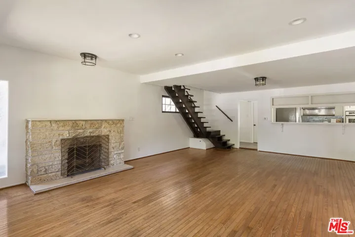 1561 Carmona Avenue, Los Angeles, California 90019
