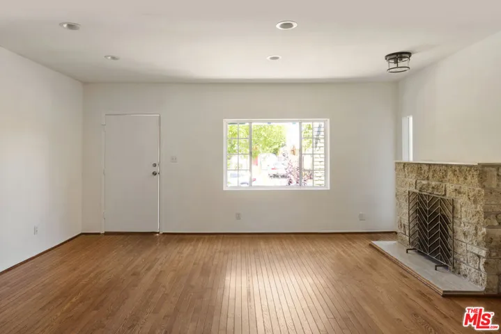 1561 Carmona Avenue, Los Angeles, California 90019