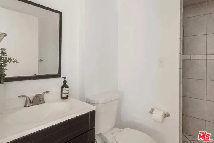 1561 Carmona Avenue, Los Angeles, California 90019