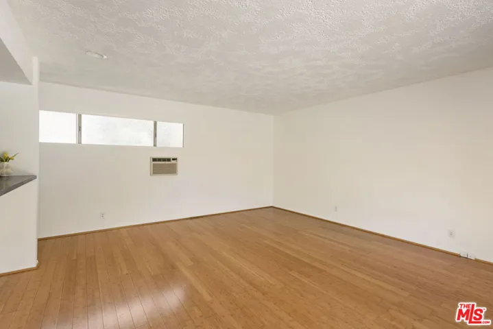 1561 Carmona Avenue, Los Angeles, California 90019