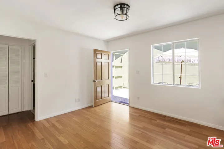 1561 Carmona Avenue, Los Angeles, California 90019