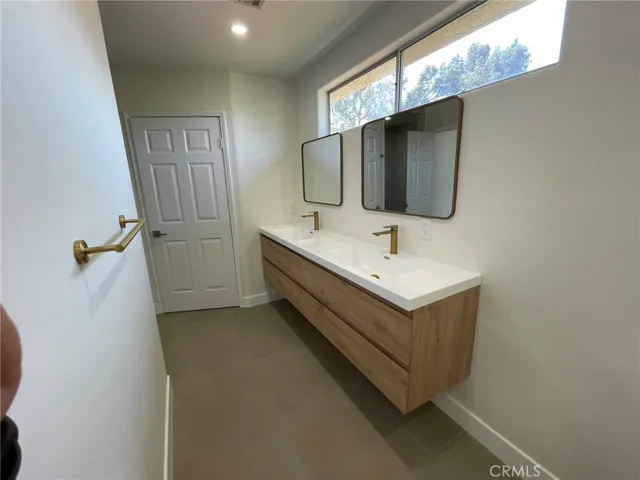 9400 Aqueduct Avenue, North Hills, California 91343