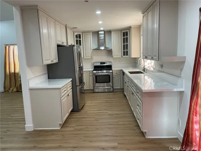 9400 Aqueduct Avenue, North Hills, California 91343
