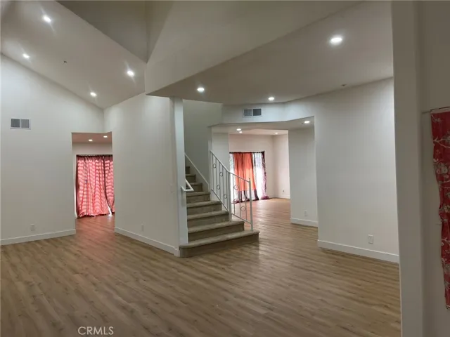 9400 Aqueduct Avenue, North Hills, California 91343