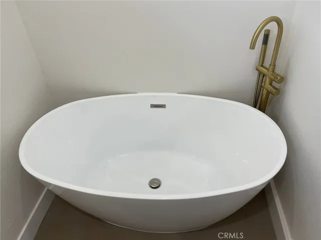 9400 Aqueduct Avenue, North Hills, California 91343