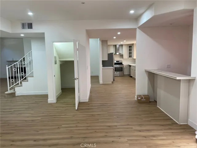 9400 Aqueduct Avenue, North Hills, California 91343