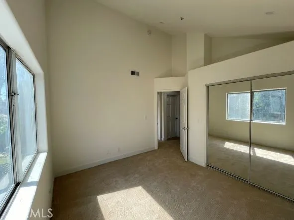 9400 Aqueduct Avenue, North Hills, California 91343