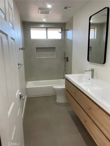 9400 Aqueduct Avenue, North Hills, California 91343