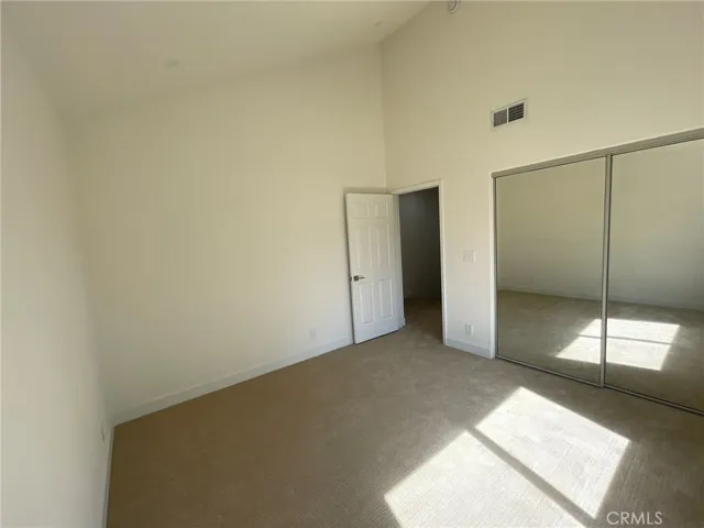 9400 Aqueduct Avenue, North Hills, California 91343