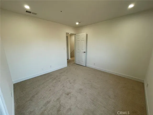 9400 Aqueduct Avenue, North Hills, California 91343