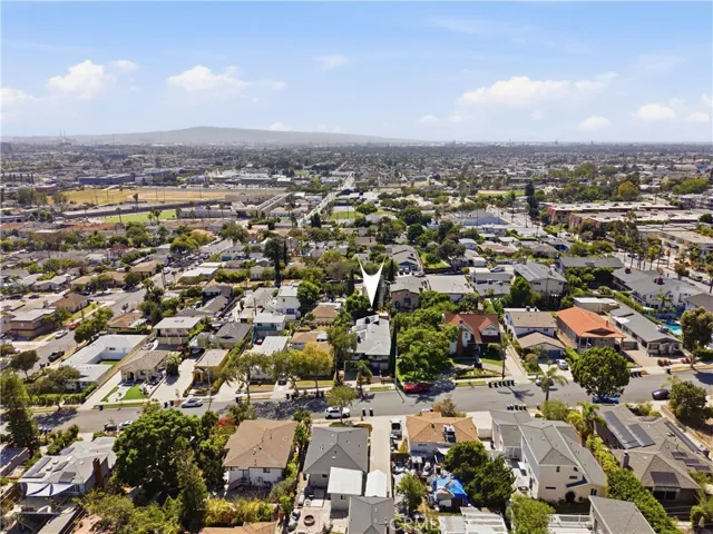 2043 Raymond, Signal Hill, California 90755