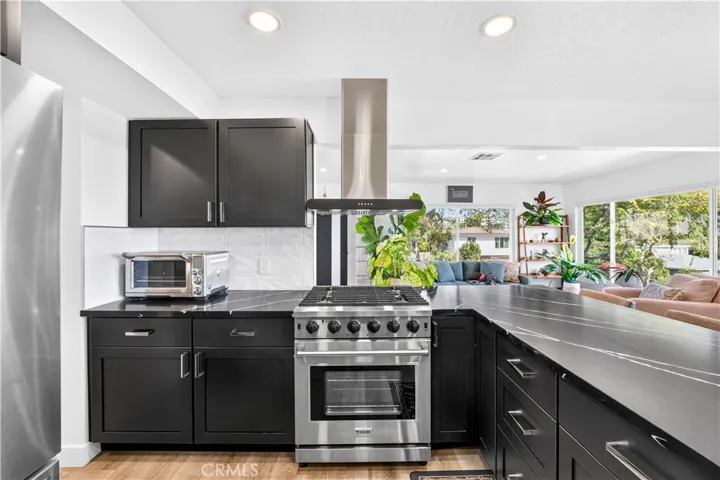 2043 Raymond, Signal Hill, California 90755
