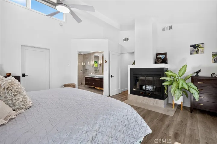 2043 Raymond, Signal Hill, California 90755