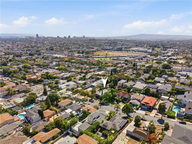 2043 Raymond, Signal Hill, California 90755
