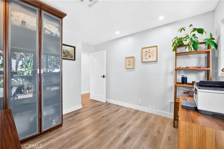 Secondary bedroom/ Office