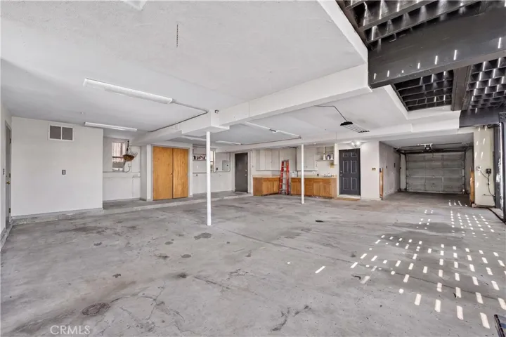 2043 Raymond, Signal Hill, California 90755