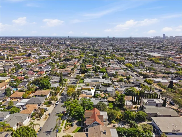 2043 Raymond, Signal Hill, California 90755