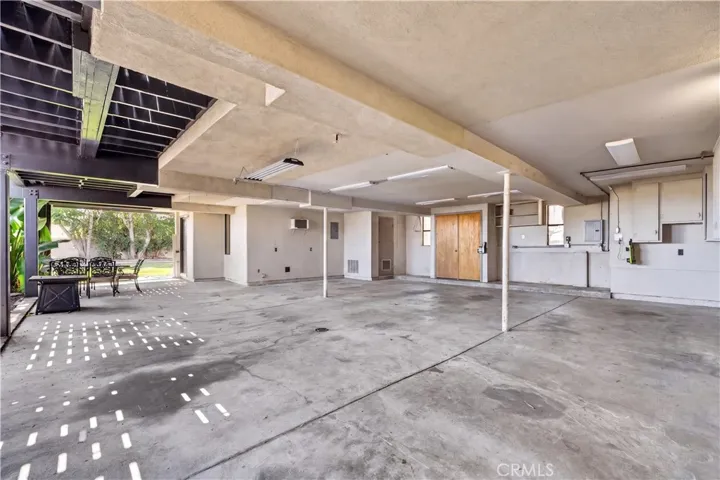 2043 Raymond, Signal Hill, California 90755