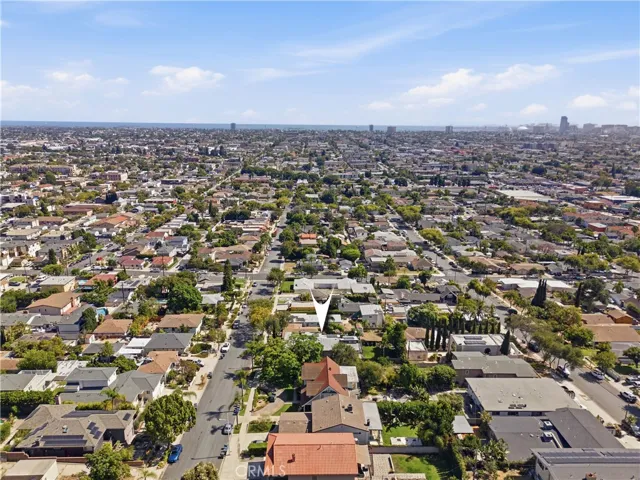 2043 Raymond, Signal Hill, California 90755