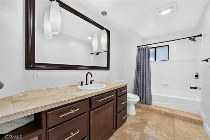 2043 Raymond, Signal Hill, California 90755
