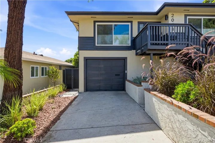 2043 Raymond, Signal Hill, California 90755